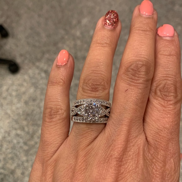 3pc Engagement Ring with 2 wedding bands  size 7 - Picture 5 of 8